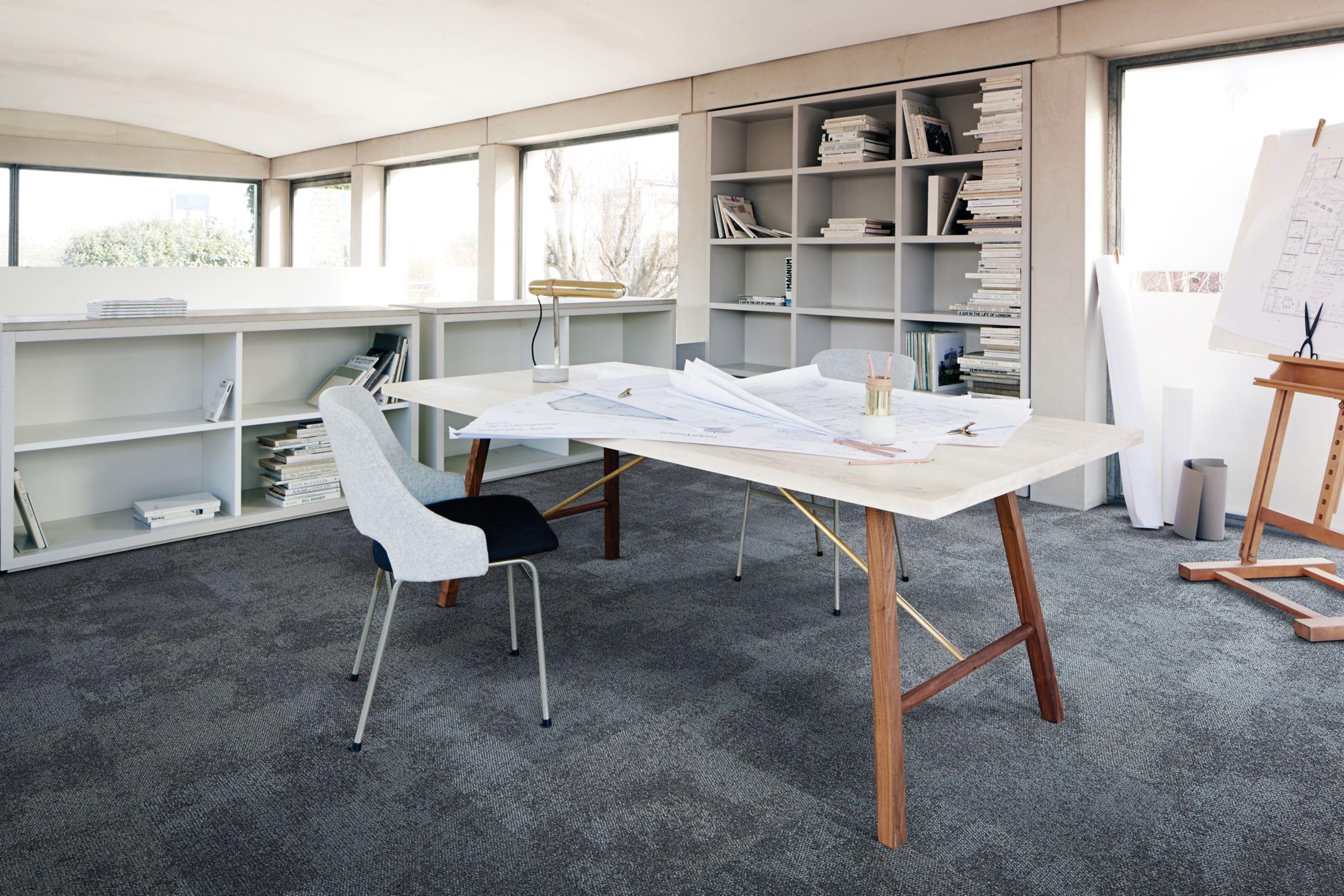 Interface Composure carpet tile with white table and architectural drawings número de imagen 1